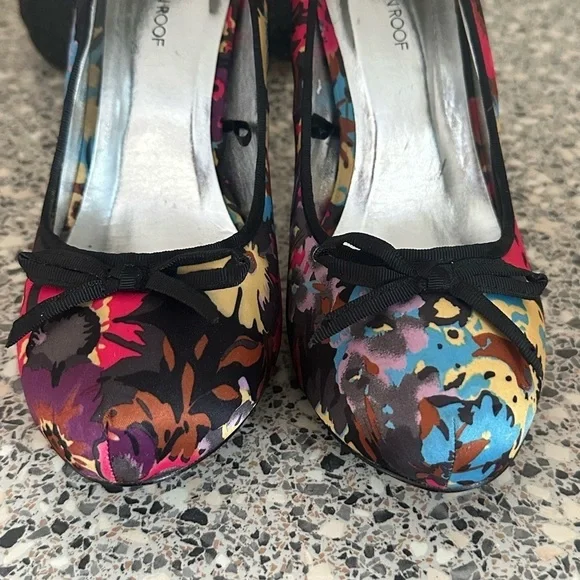 - Floral mixed Pattern detail high heels size 7 used hot tin roof ladies - Picture 5 of 16